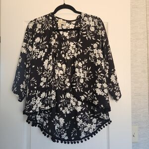 Mimi Chica Black and White Floral Blouse Size L Euc